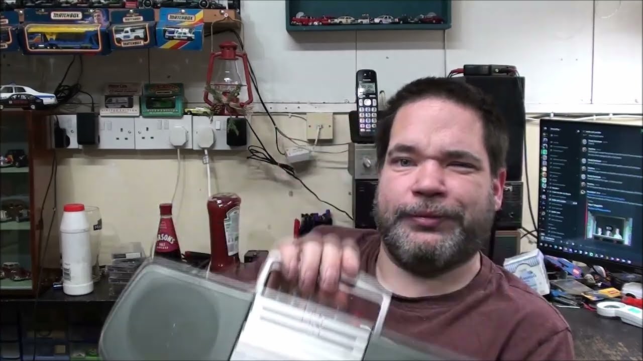 Retro Electronic Items: 2x Computers, 2x Radios | Not Happy With My living Situation