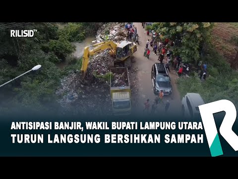 Antisipasi Banjir, Wakil Bupati Lampung Utara Turun Langsung Bersihkan Sampah