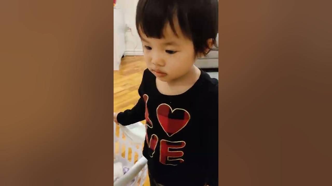 Baby pooping posture!! YouTube