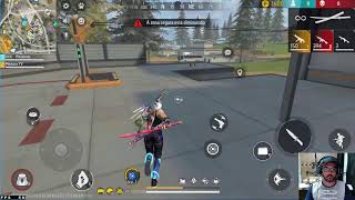 Jogando  Free Fire com aleatórios