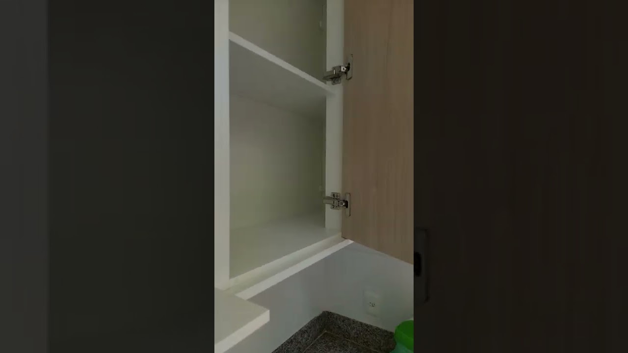 montagem cozinha padrão  branco texturizado e ciliégio.