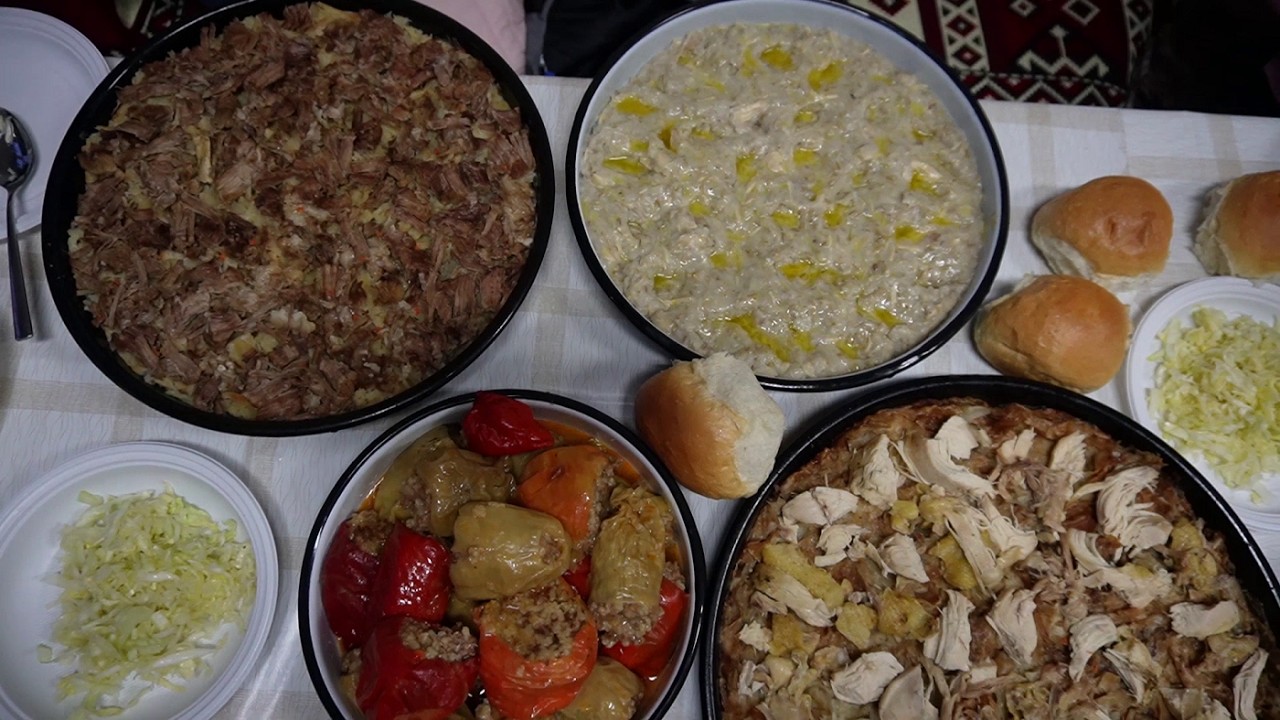 Ramazan 2026. | IFTAR U ŠPIONICI: Bogata sofra, razmjena poklona i srca puna radosti!