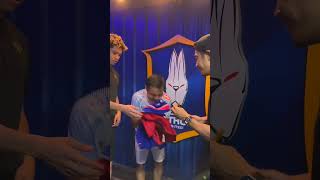 What A Moment Shinji Kagawa Reunites With Chanathip Songkrasin, Signing His Former Shirts