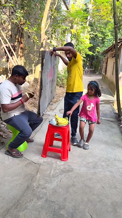 Banana eating technique 🍌 🤣🤣🤣 #funny #laugher #funnyclip  #funnyreels #funnykids #fun #tending