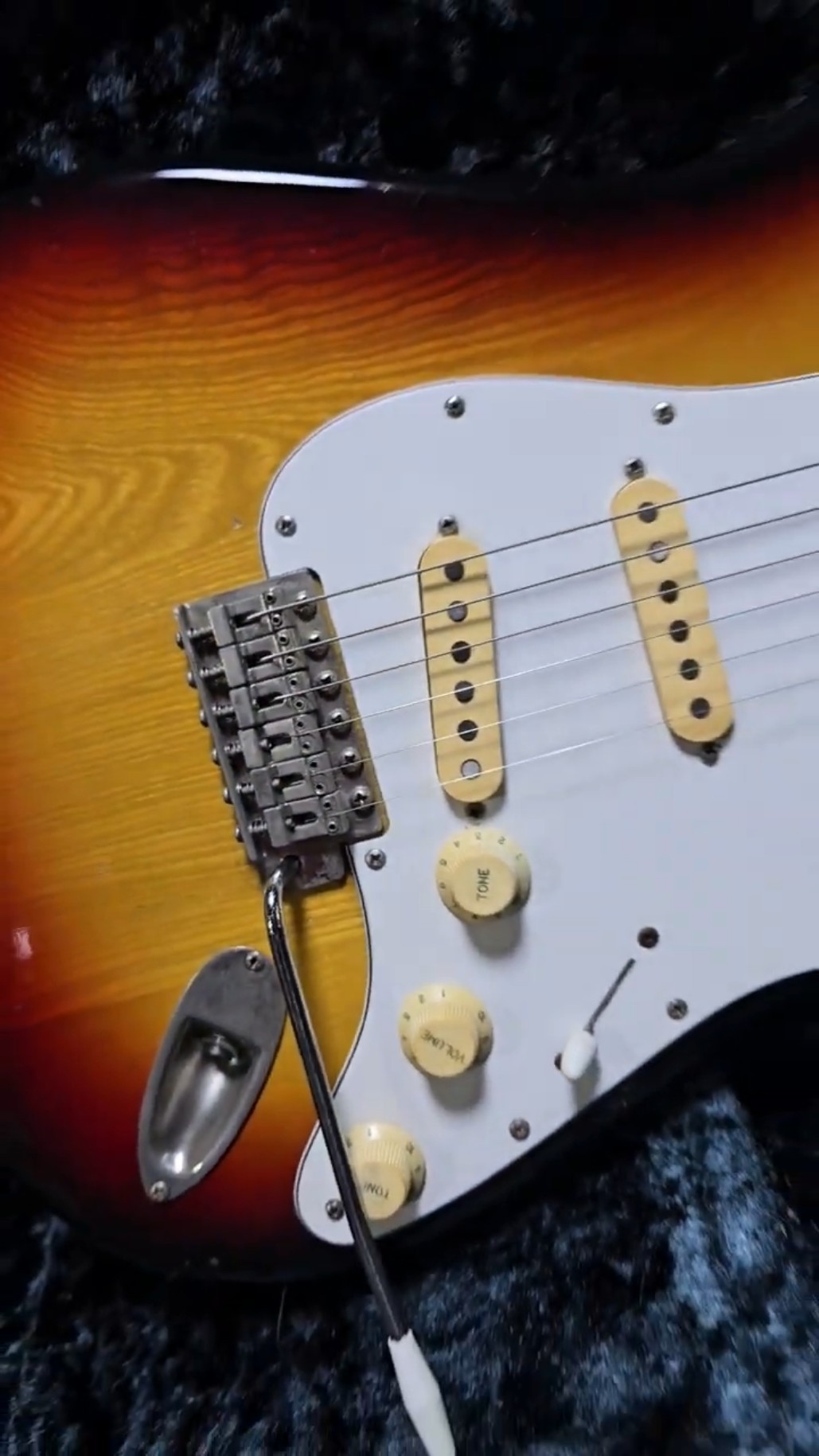 kissy's ”Junk” Guitar Collections】石ロゴラージヘッド！ 石ナンデス
