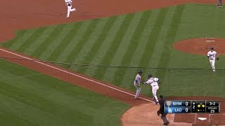 NYM@LAD: Seager fires home to throw out Cespedes