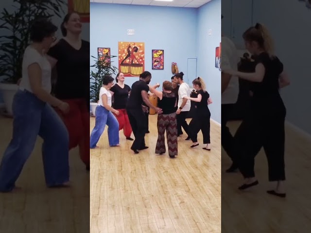 Les amis, quel bonheur de danser en votre compagnie, bravo et merci à tous, vous avez mis le feu 👏🥳🔥
Un remerciement 