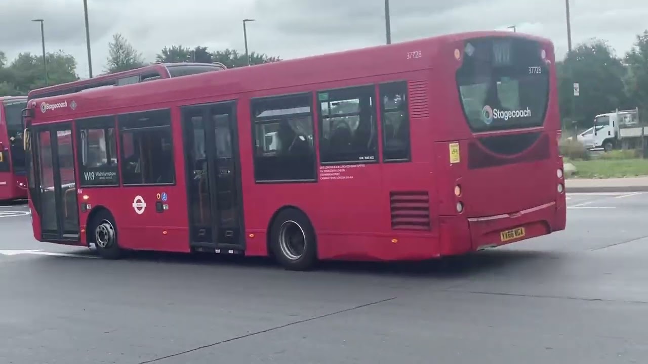W19 leaving Whipps Cross Bus Stand