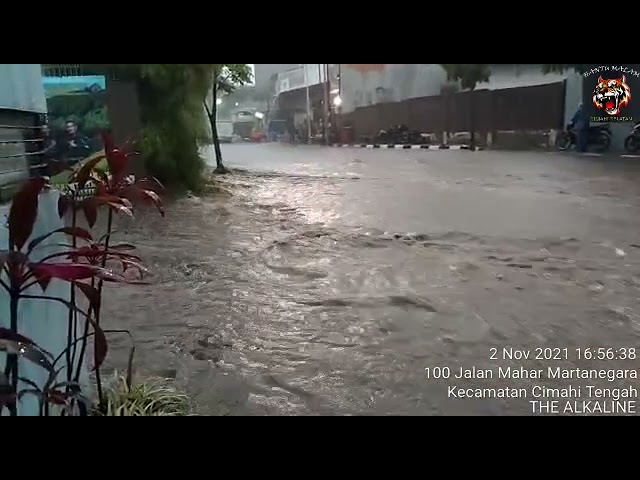 banjir bandang Leuwigajah Cimahi Bandung 2 November 2021 - YouTube