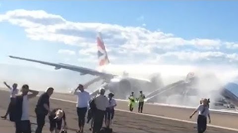 Passengers evacuate fire-engulfed plane in Las Vegas