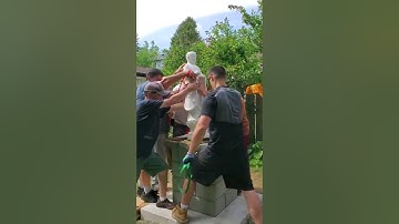 Lifting Up the Ksitigarbha Statue