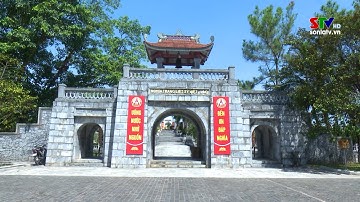 Đoàn công tác tỉnh Sơn La dâng hương tại Nghĩa trang liệt sỹ Quốc tế Việt - Lào