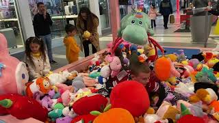 Toy claw game at Great Mall