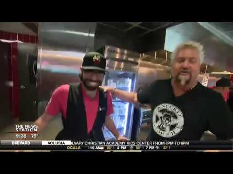 Video: Restoran Ayam Baru Fried Guy Fieri Membawa Flavortown Ke Disney World