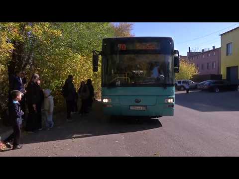 Около трех километров приходится преодолевать ученикам школы в Караганде, чтобы добраться на занятия