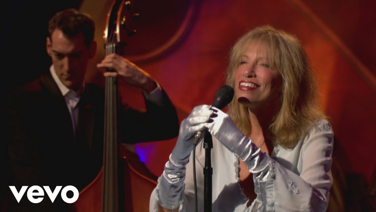 Carly Simon - Moonglow (Live On The Queen Mary 2) Carly Simon - Moonglow (Live On The Queen Mary 2)