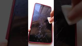 Using Touch Screen Repair Glue to Repair a Cracked Cell Phone Screen screenshot 5