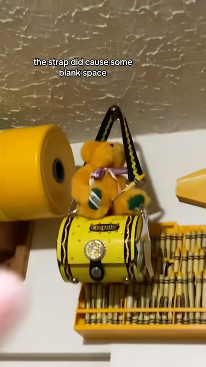 Displaying my dandelion crayon PURSE from crayola! #dandelioncrayon #diy
