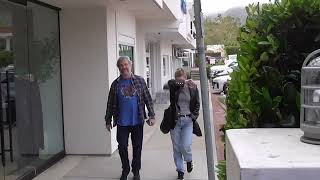 Leslie Mann and Judd Apatow arrive at Lucky's for a dinner date in Malibu