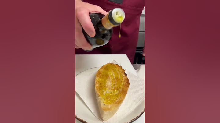 Así es el verdadero desayuno de Sevilla: pan de Alcalá con paleta ibérica