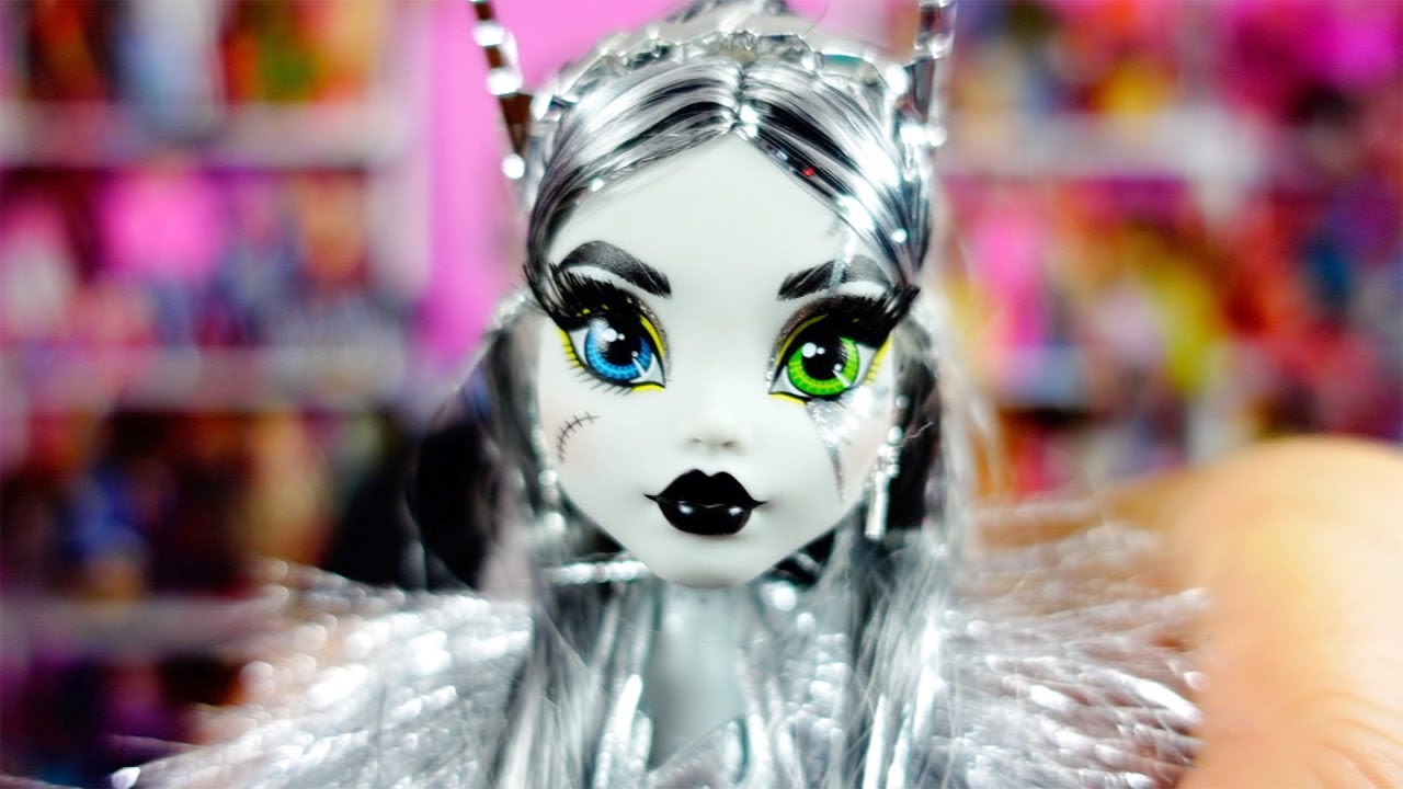 Monster High SDCC Voltageous Frankie Stein - YouTube