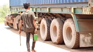 the process of changing container box truck tires