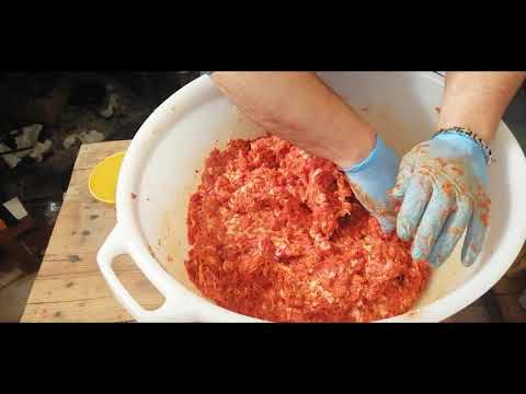 Video: Può Una Tavola Festiva Fare A Meno Del Taglio Della Salsiccia?