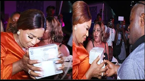 See Moment Fathia Balogun’s Super Rich Male Friend Gives Her Bundles Of N2 Million At Her Birthday