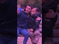 عم يعانقو بالحديقة عم يعانقو بالحديقة