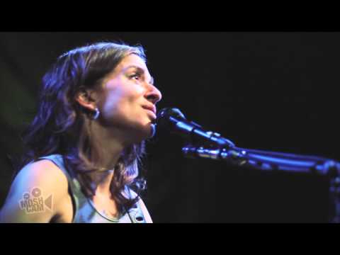 ani-difranco---j-(live-in-new-york)-|-moshcam