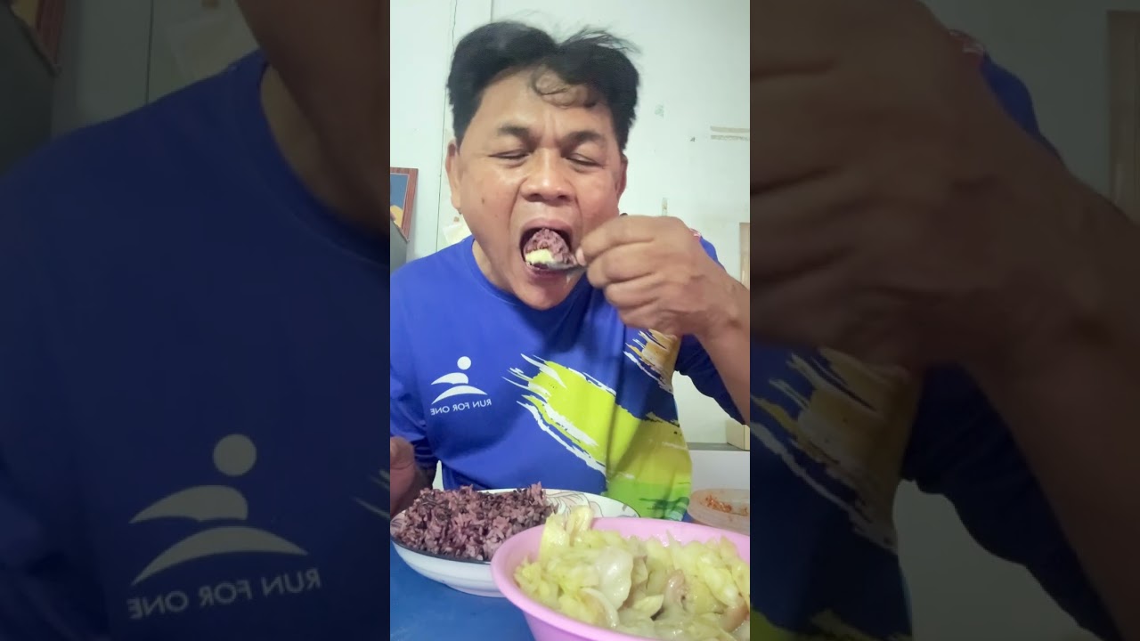 กินข้าวเที่ยง ผัดกะหล่ำใส่หมู #ตื่นมาเซ