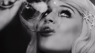 Miniatura de vídeo de "Kelsea Ballerini - hole in the bottle (Official Music Video)"