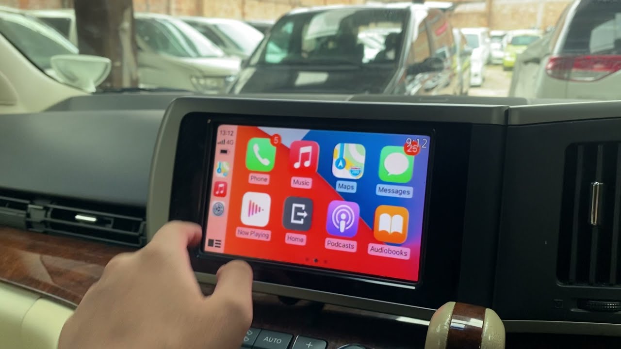 Apple CarPlay Retrofit System fitted into a Nissan Elgrand E51 and E52