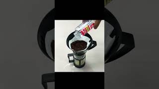 Il Suffit De Mélanger De Lalcool Dans Le Café Et Ce Problème Prendra Fin