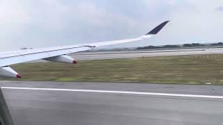 SQ 962 taking off from RWY 20L