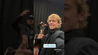 Ross Lynch offers you a PRE SAVE on his new song!