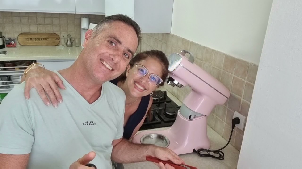 נטע בשביל השוקולד:נטע וגיל מכינים עוגת גזר עסיסית לט"ו באב עם קרם גבינה מעלףףףףף