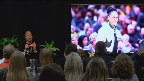 Dawn Staley speaks at BGSU tipoff dinner for basketball season