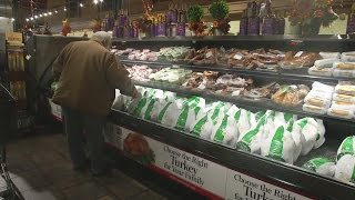 Last minute shoppers flood the grocery stores before Thanksgiving