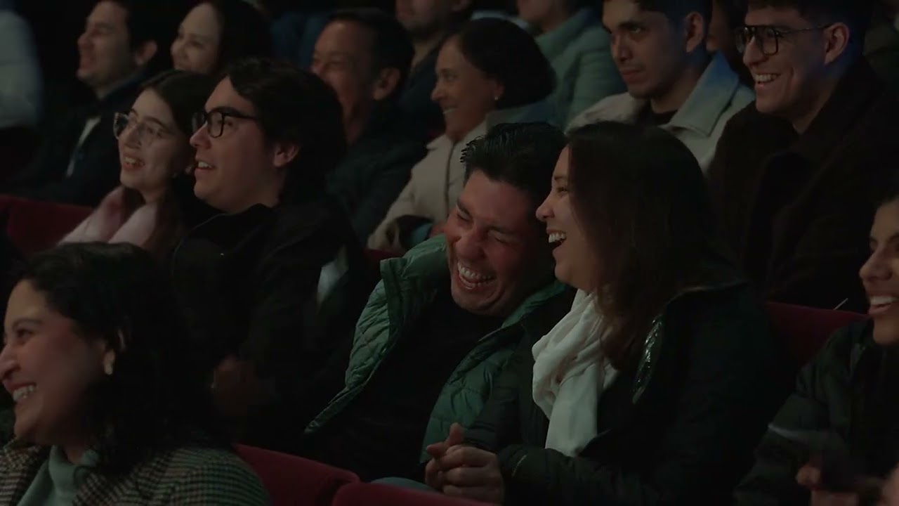 SPOT OFICIAL: UN ROBO HASTA LAS PATAS