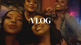#VLOGMAS 3 | Dinner With The Girls, Merry Christmas! Mpho is in Zambia! 💃 | ItsEsiya