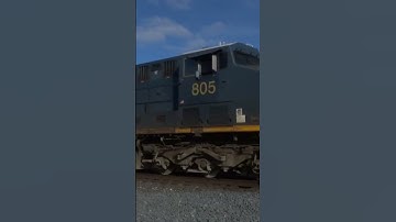 CSX L315 in Carleton, MI with a nice horn salute #shorts