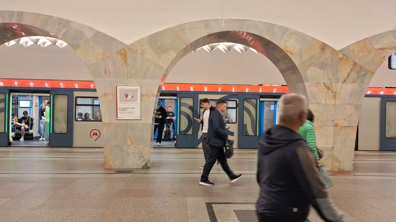 🇷🇺 Московский метрополитен. Станция «Кузнецкий мост», 🟣 Таганско-Краснопресненская линия 