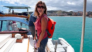 66] Boat Life As A SOLO FEMALE TRAVELER | SINGLEHANDED SAILOR GIRL Lives On a 26ft Sailboat