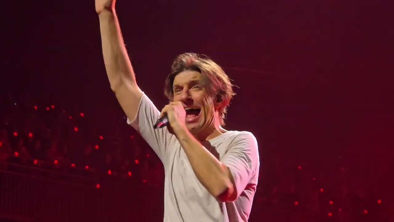 Clouseau - Altijd heb ik je lief (en gillende intro) @ Sportpaleis, 4 jan 2025