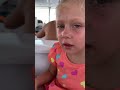 Aurora una bambina di 3 anno scopre le meraviglie del mare per la prima volta