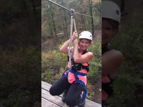 Видео: Zip Lining and Canopy Adventure в Арканзасе