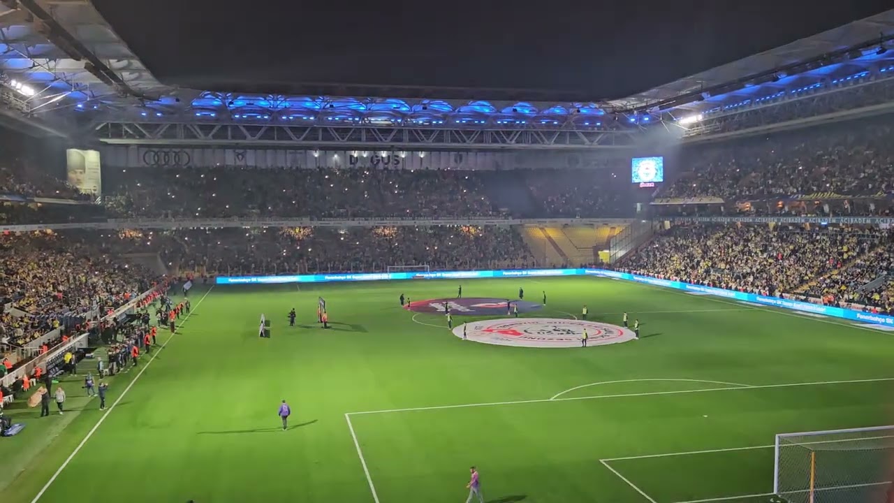 Fenerbahçe - Samsunspor Maç Önü Işıklı Şov