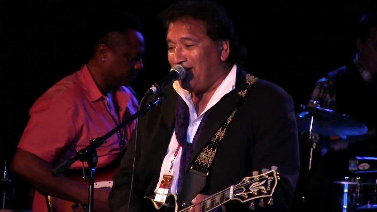 Voices Of Latin Rock - "Tell Her She's Lovely" Live with Carlos Reyes Voices Of Latin Rock - "Tell Her She's Lovely" Live with Carlos Reyes