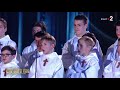 Capture de la vidéo Les Petits Chanteurs À La Croix De Bois Chanter "Marie" Au »Notre-Dame De Paris, Le Grand Concert«